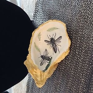 Handmade Genuine oyster shell bumble bee home decor dish jewelry decoupage